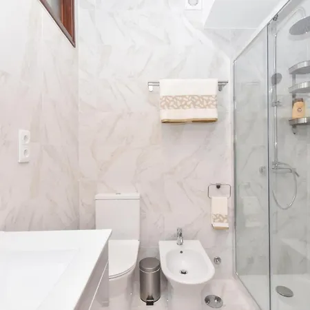 Beautiful Porto Gaia - Views, Metro & Free Parking *