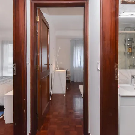 Beautiful Porto Gaia - Views, Metro & Free Parking Apartmán