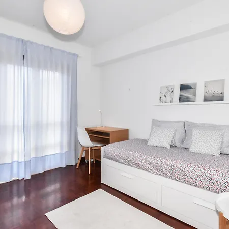 Beautiful Porto Gaia - Views, Metro & Free Parking Lejlighed