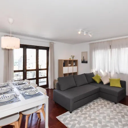 Beautiful Porto Gaia - Views, Metro & Free Parking *