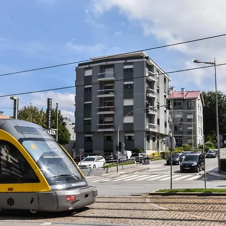 Beautiful Porto Gaia - Views, Metro & Free Parking *