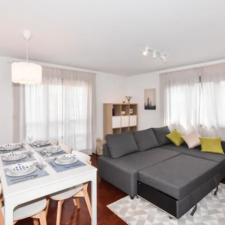 Beautiful Porto Gaia - Views, Metro & Free Parking Apartmán