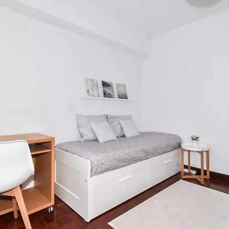 Beautiful Porto Gaia - Views, Metro & Free Parking *